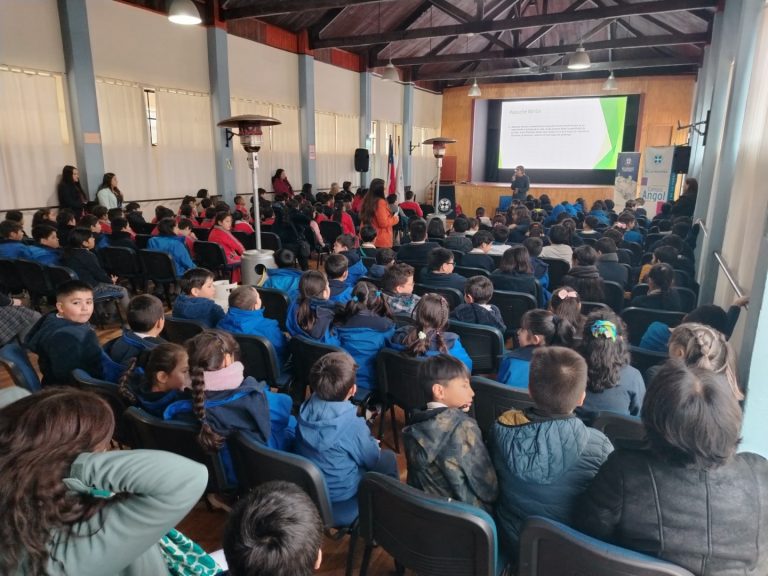 Con Epewtufe y Mizawun escolares celebraron en el Campus Angol UFRO el Día Internacional de Los Pueblos Indígenas