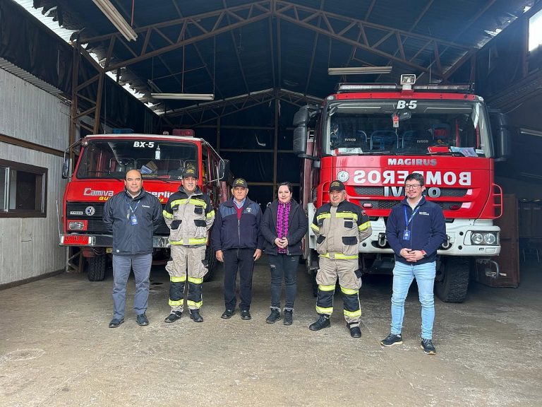 Frontel instaló iluminación fotovoltaica en Compañía de Bomberos de Selva Oscura