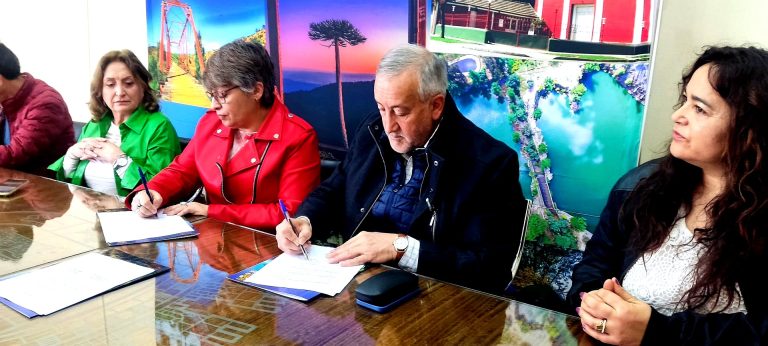 Municipio angolino y empresarios de Malleco firman convenio para impulsar el turismo