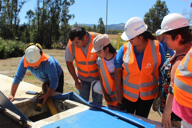 Aguas Araucanía formará inspectores vecinales en alcantarillado, grifos y medidores