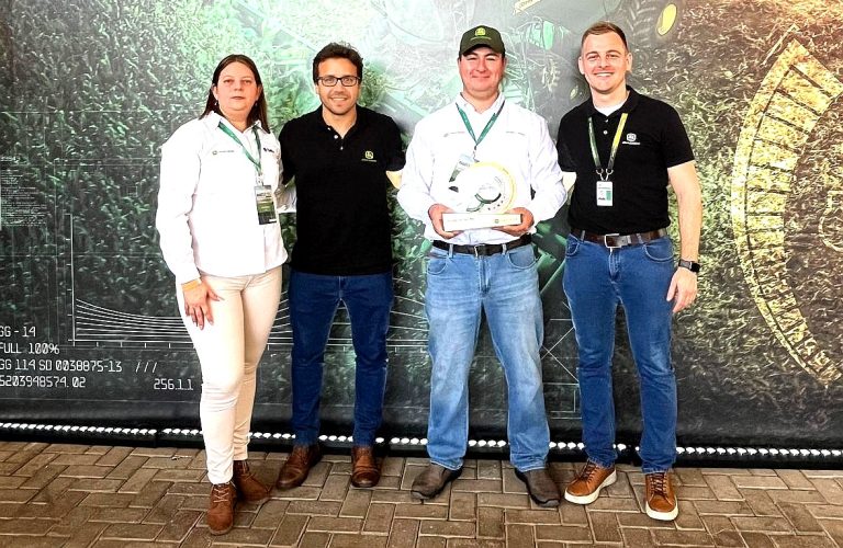 Chileno se convirtió en el mejor técnico de maquinaria agrícola de Hispanoamérica