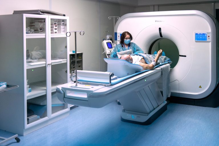 Nuevo y moderno TAC llegó a optimizar la capacidad diagnóstica del Hospital de Victoria