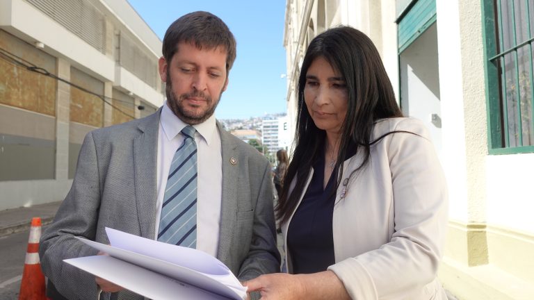 Diputados de oposición denuncian cirugías de cambio de sexo a menores en sistema de salud público