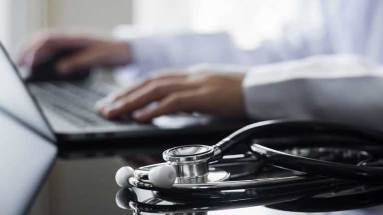 DIPUTADO LEAL POR MAL USO DE LICENCIAS MÉDICAS POR PARTE DE FUNCIONARIOS PÚBLICOS: “ES UN ABUSO INACEPTABLE, POR ESO SOLICITAMOS AL CONSEJO DE DEFENSA DEL ESTADO QUE INICIE LAS ACCIONES LEGALES QUE CORRESPONDAN”