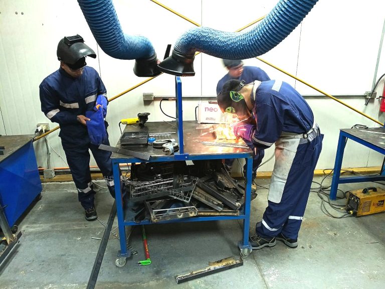 Formación en soldadura abre oportunidades laborales para jóvenes en proceso de reinserción