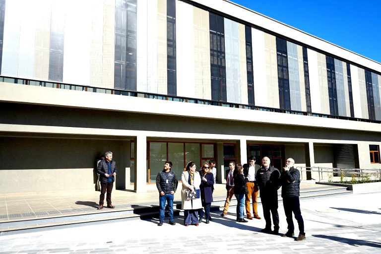 Autoridades inspeccionaron obras de reposición del edificio consistorial de Angol
