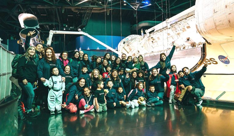 Microdocumental muestra el inolvidable viaje a la NASA de 16 párvulos chilenos