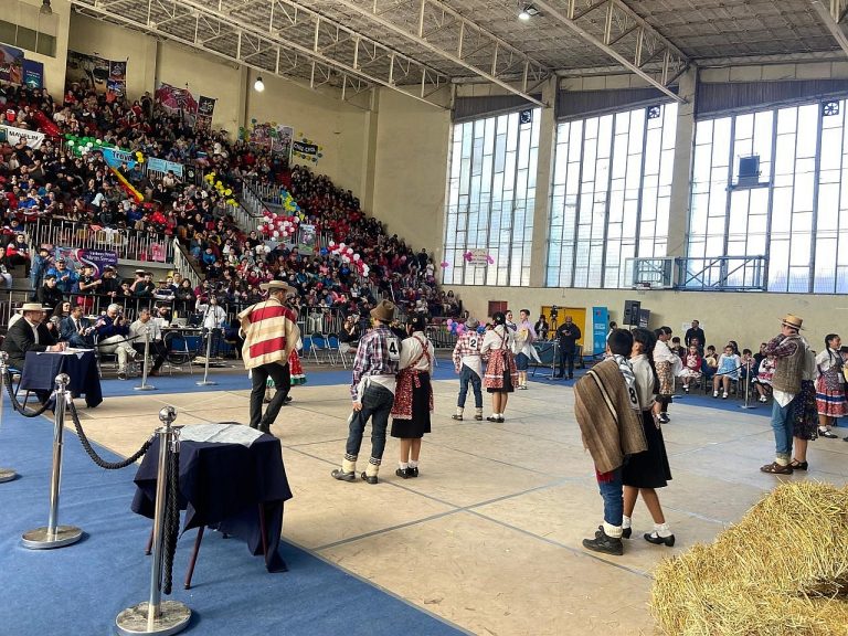 Angol vivió multitudinaria Muestra Regional de Cueca Escolar 2025