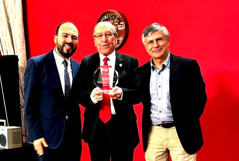 Distinguen a 30 trabajadores radiales del país