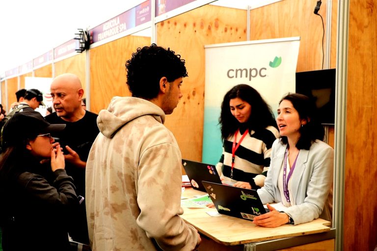 Feria Laboral #Hay Vacantes en Angol permitió la vinculación de empleo en Malleco