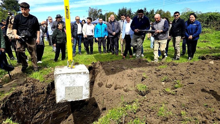 Autoridades y vecinos instalan primera piedra para construcción de nuevo puente Malleco y sus accesos en la comuna de Angol
