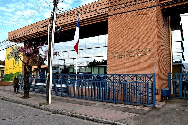 Angol: Dos gendarmes son detenidos por ingreso de droga y celulares a la cárcel local