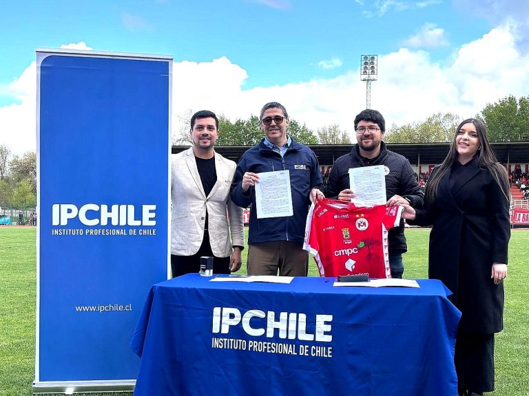 Firma de convenio entre IPCHILE y Club social y deportivo Malleco Unido