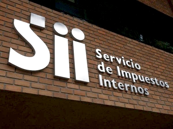 Informaciones contribuyentes con más de 50 transferencias en un mes o más de 100 en un semestre