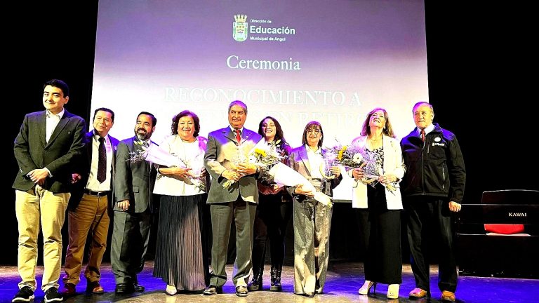 Angol reconoció a destacados docentes en retiro tras extensa trayectoria en la educación pública