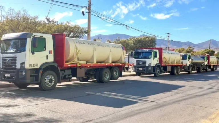 Senadora Aravena llama al Gobierno a actuar ante anuncio de paro de camiones aljibe y recuerda indicación aprobada para evitar atrasos en pagos