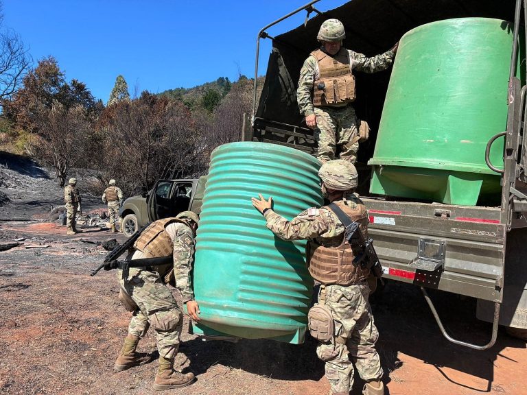 Regimiento Húsares entrega ayuda a damnificados por incendios