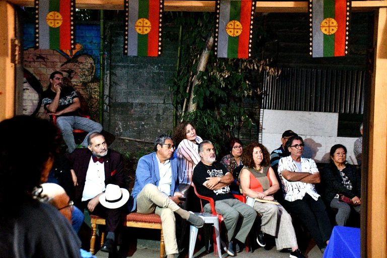 Pedro Cayuqueo presentó su nuevo libro “La Senda de los Lonkos”