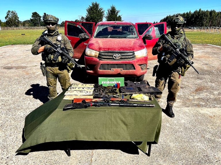 Carabineros COP recuperan camioneta robada, armas de fuego, munición y chaleco antibalas en Ercilla