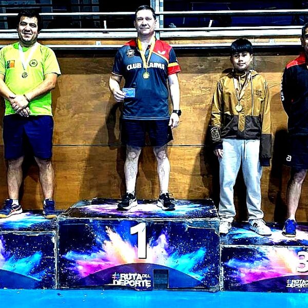 El Tenis de Mesa de Collipulli Brilla en Los Ángeles: Reyes y Mardones en el Podio
