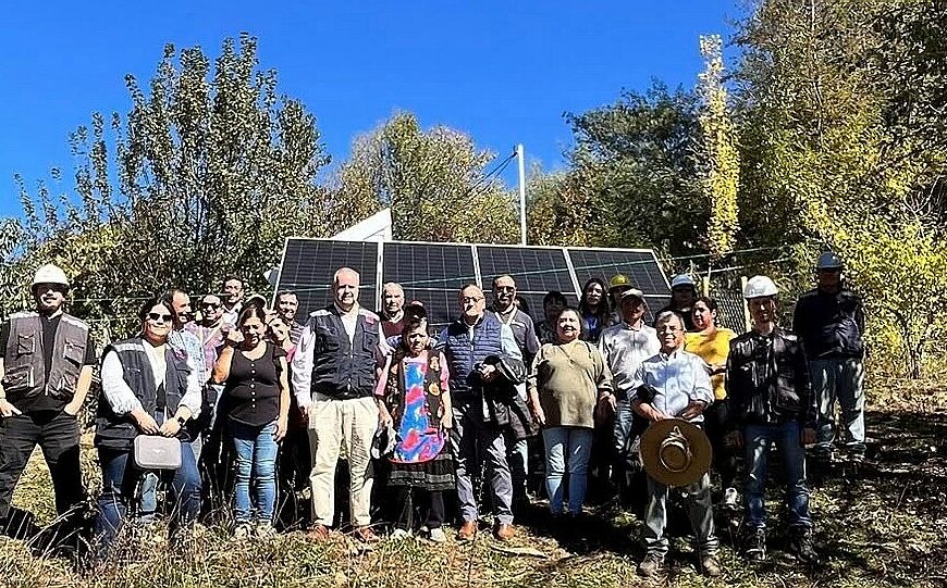 Angol: Autoridades realizaron visita al sistema fotovoltaico ubicado en Lomas de Toro en el sector cordillerano