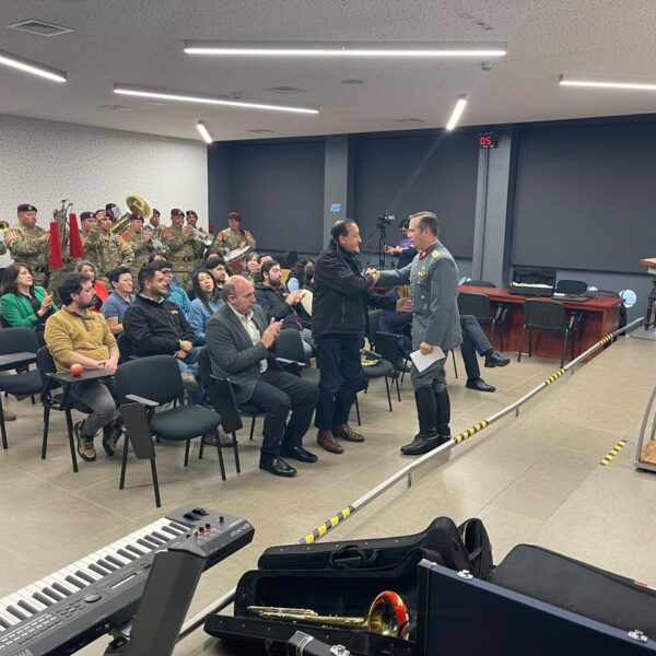 Municipio entregó nuevo instrumental a la Banda del Regimiento Húsares de Angol