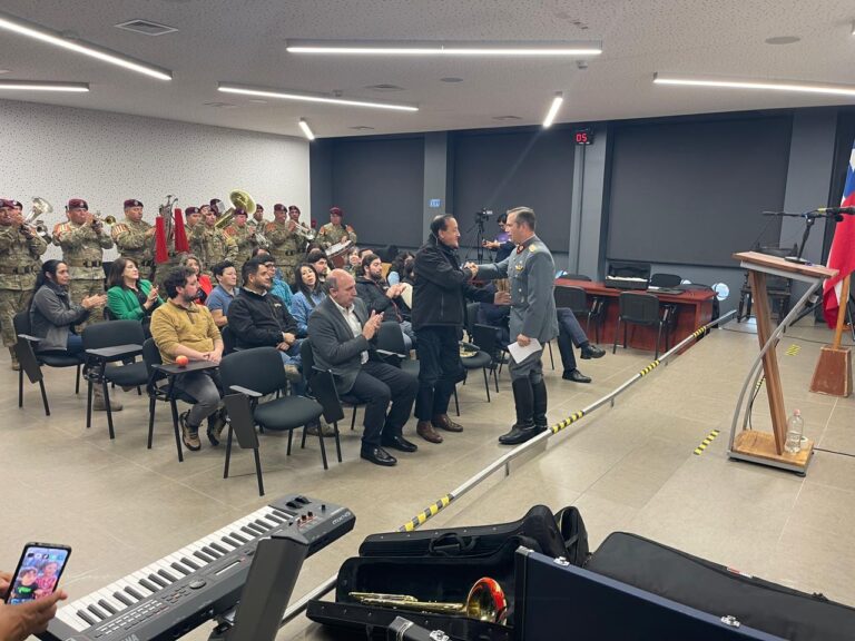 Municipio entregó nuevo instrumental a la Banda del Regimiento Húsares de Angol