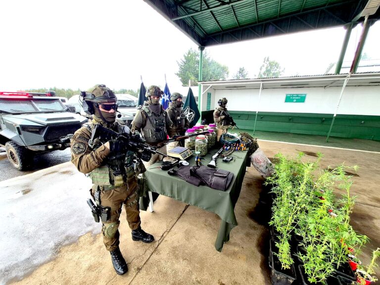 Ercilla: Personal de Carabineros del OS-9 detuvo a tres sujetos incautando armas, droga y elementos de protección balística