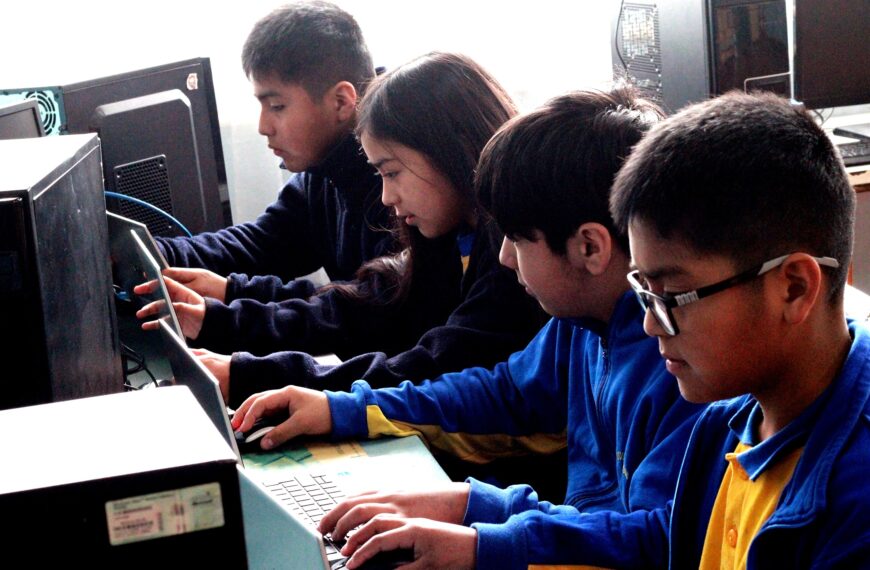 Escuela rural “Toquihue” de Victoria fortalece el aprendizaje de sus estudiantes con donación de computadores