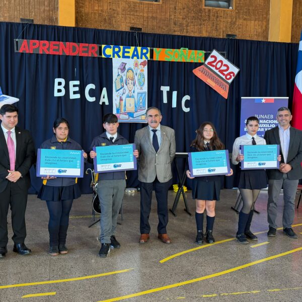 68 ESTUDIANTES DE RENAICO RECIBEN COMPUTADORES A TRAVÉS DE LAS BECAS TIC DE JUNAEB
