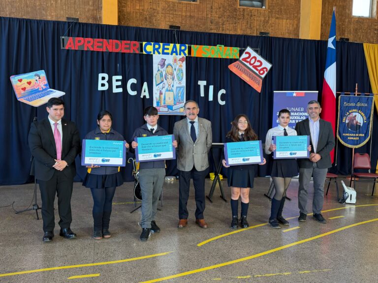 68 ESTUDIANTES DE RENAICO RECIBEN COMPUTADORES A TRAVÉS DE LAS BECAS TIC DE JUNAEB