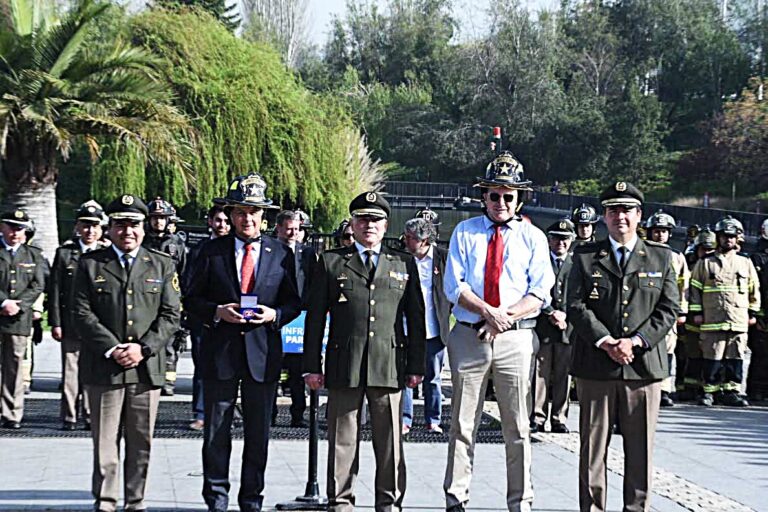 Gobierno cumple compromiso con Bomberos e ingresa proyecto de ley que facilita la instalación de cuarteles