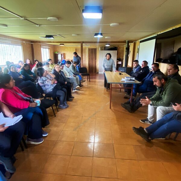 Municipalidad de Angol, Dirección de Educación y comunidades de Chacaico suman fuerzas para evitar cierre de escuela