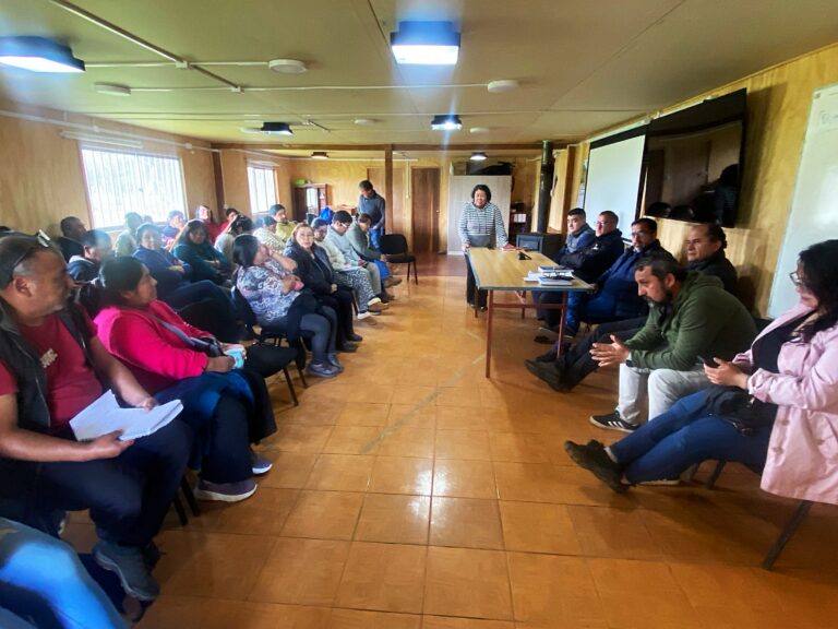 Municipalidad de Angol, Dirección de Educación y comunidades de Chacaico suman fuerzas para evitar cierre de escuela