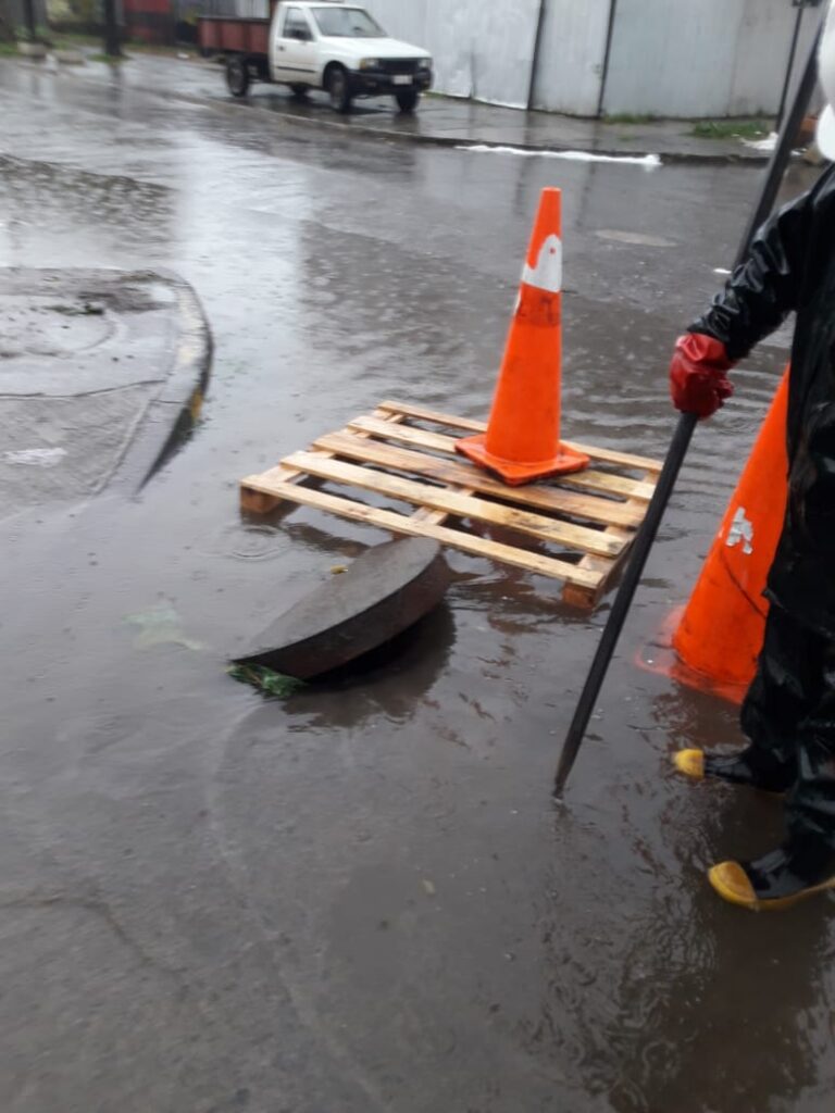 Aguas Araucanía refuerza cuadrillas ante eventuales desbordes de alcantarillado por lluvias