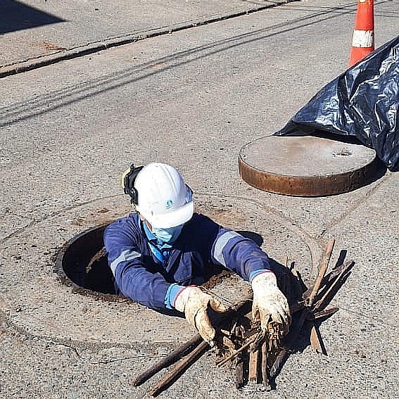 Alarmante aumento de escombros de construcción en redes de alcantarillado