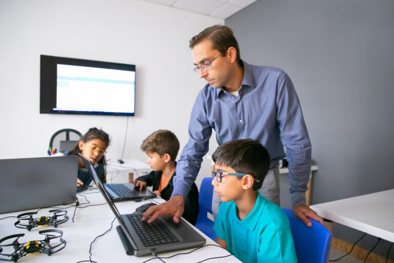 Qué significa enseñar cuando la inteligencia artificial tiene las respuestas?