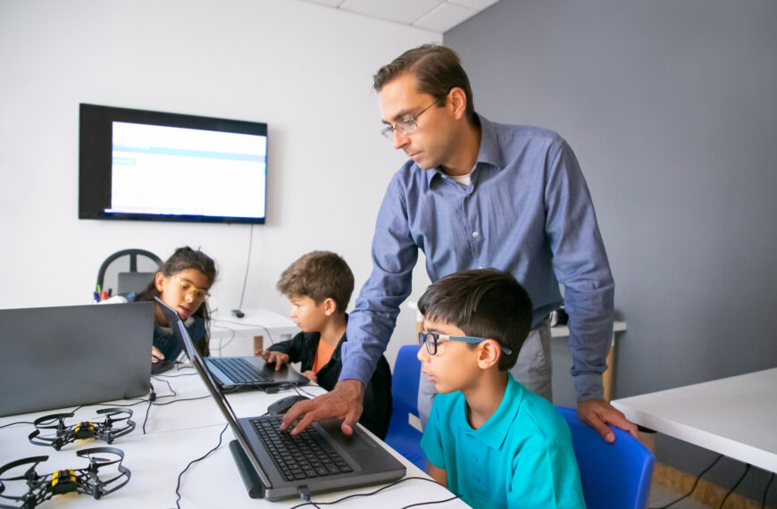 Qué significa enseñar cuando la inteligencia artificial tiene las respuestas?