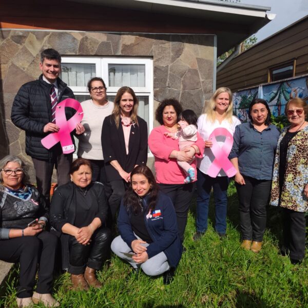 En Octubre Rosa Bienes Nacionales de La Araucanía reafirma su compromiso y facilita acceso a una concesión de largo plazo a agrupación de mujeres con cáncer de mamas