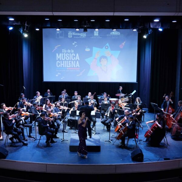 Teatro Municipal de Angol reunió a 400 personas en emotivo homenaje a la música chilena
